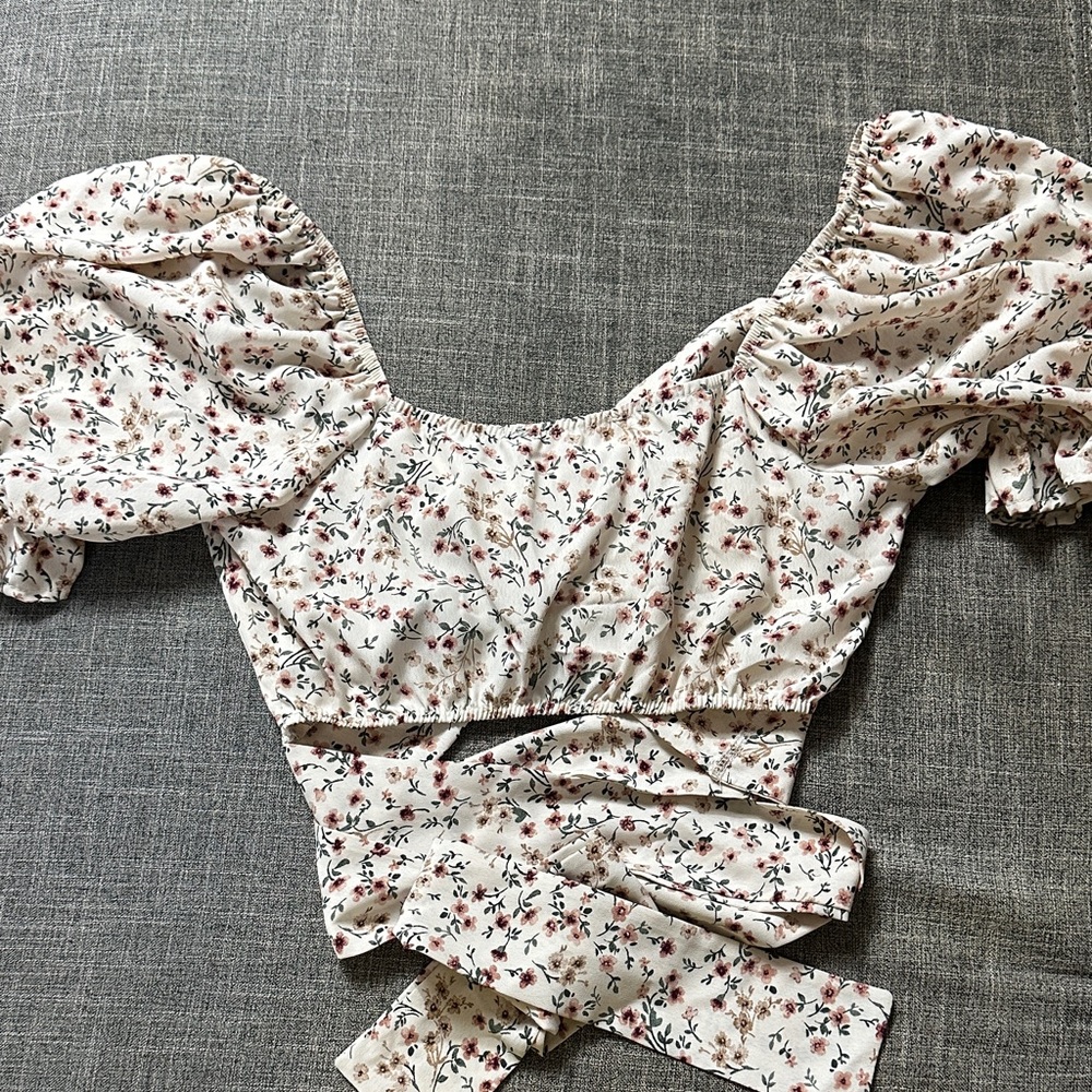 Floral Puff Sleeve Crop Top - Picture 2 of 5